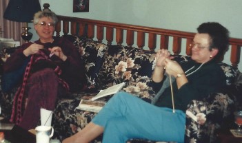 knitting (2) knitting (2)